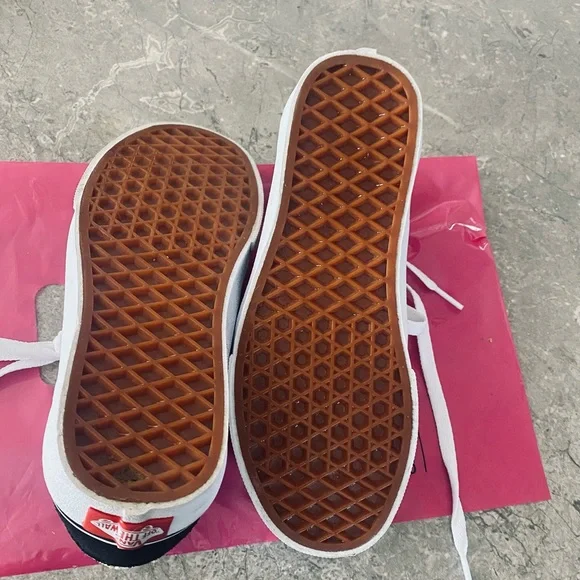 Vans - Picture 5 of 6